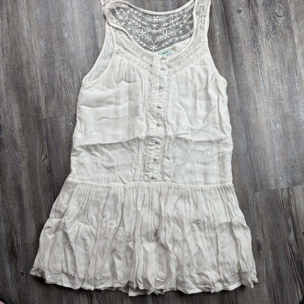 Kimchi Blue Women's XS Urban Outfitters White Dress 100% Rayon Buttons Lace
